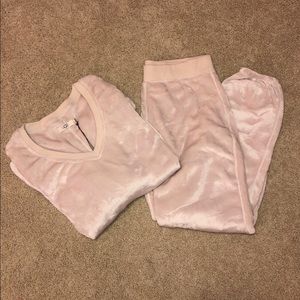 UGG Loungewear Set and a surprise free gift!